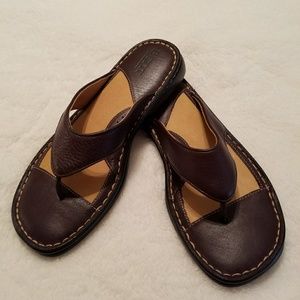 Born Brown leather flip flop sandals size 9